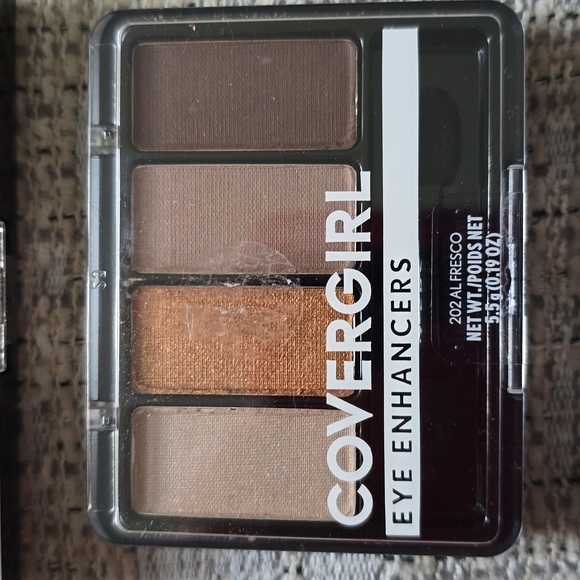 COVERGIRL BRAND WOMEN'S EYESHADOW PALETTES BUNDLE OF 3 - Picture 4 of 5